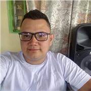 Profesor universitario da clases de tecnólogia